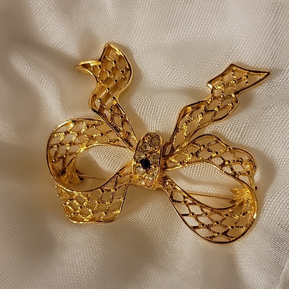 Cut Out Ribbon Bow Gold Tone Brooch Pin Christmas Holiday Clear Red Faux Stones - Picture 5 of 16